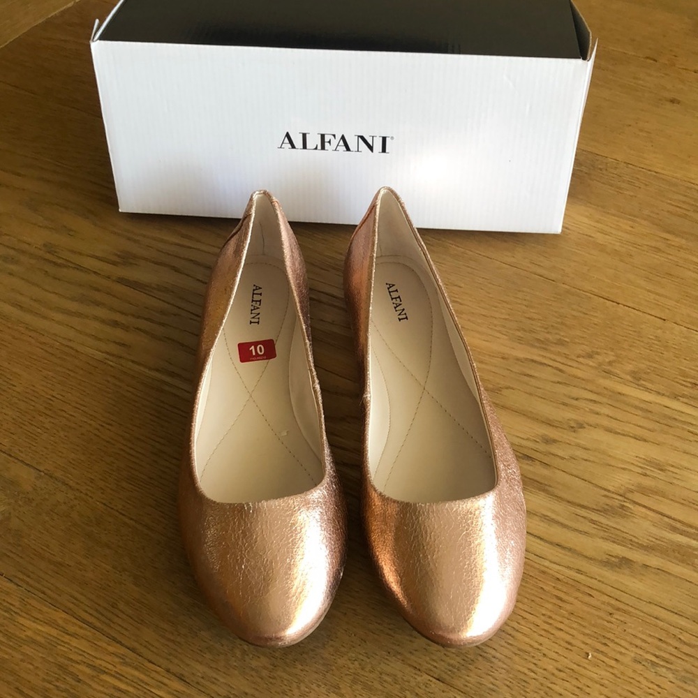 NWB Alfani Round Toe Ballet Flats,Rose Gold,Sz10M